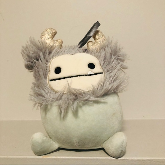 🔥4/$15 Squishmallow Evita Bigfoot Christmas Plush Ornament Glitter Gray Stuffed - Picture 1 of 6